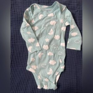 Carter’s bodysuit, cloud print, 9M